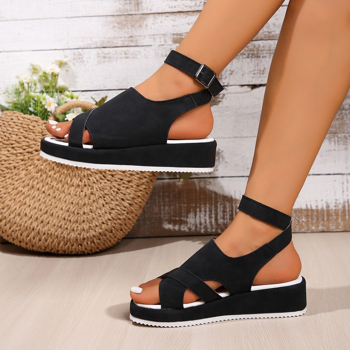 IVORIA Eleve Platform Buckle Sandals